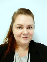 Hymyilevä Katja Kanerva-Leppänen.