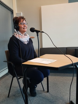 Urajuttuja-podcastissa haastateltavana hierojaksi ammattiaan vaihtanut Sisko Kytömaa.