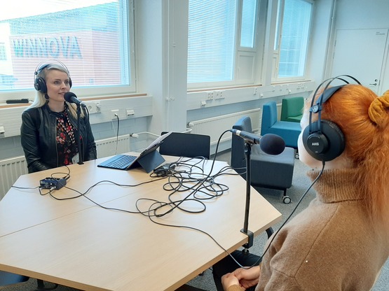 Urajuttuja-podcastissa haastateltavana turvallisuusalan ammattilainen Janica Virkkunen.