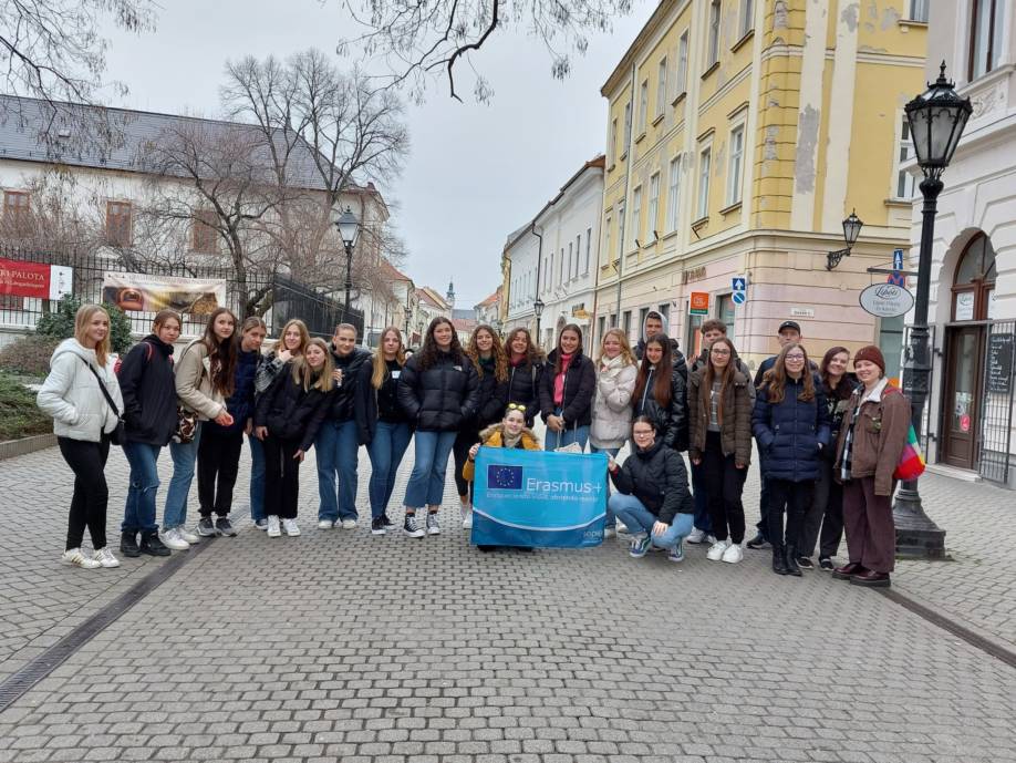 Culture Heritage -projektin kansainvälinen ryhmä Unkarin Egerissä maaliskuussa 2023