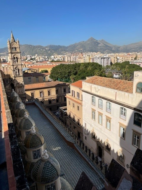 Palermo parvekkeelta kuvattuna.