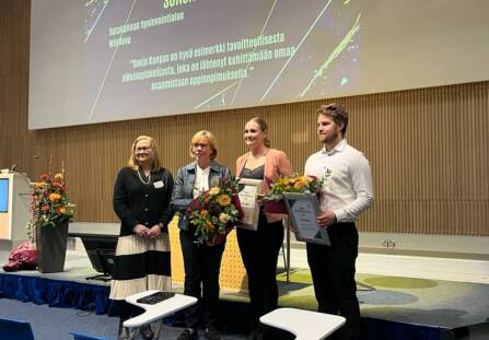 Sonja Kangas palkittuna vuoden oppisopimusopiskelijana, kuvassa myös muita palkittuja sekä opetusministeri Anna-Maja Henriksson.