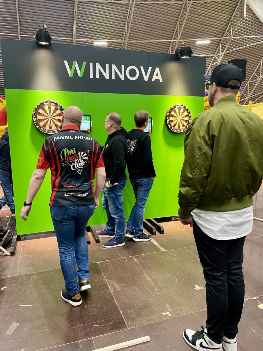 MotorShow:ssa WinNovan ilmeellä Darts-seinä