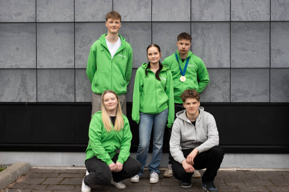 WinNovan Taitaja-finalistit Viljami, Oona, Severi, Oona ja Samuel.