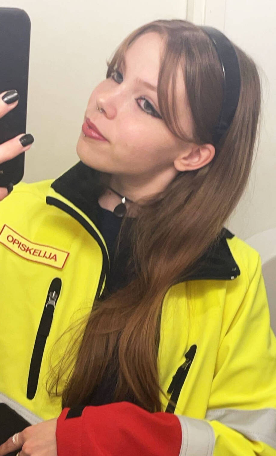 WinNovan vuoden opiskelijaksi valittu Mirella Toivonen ensihoitajan työasussaan.