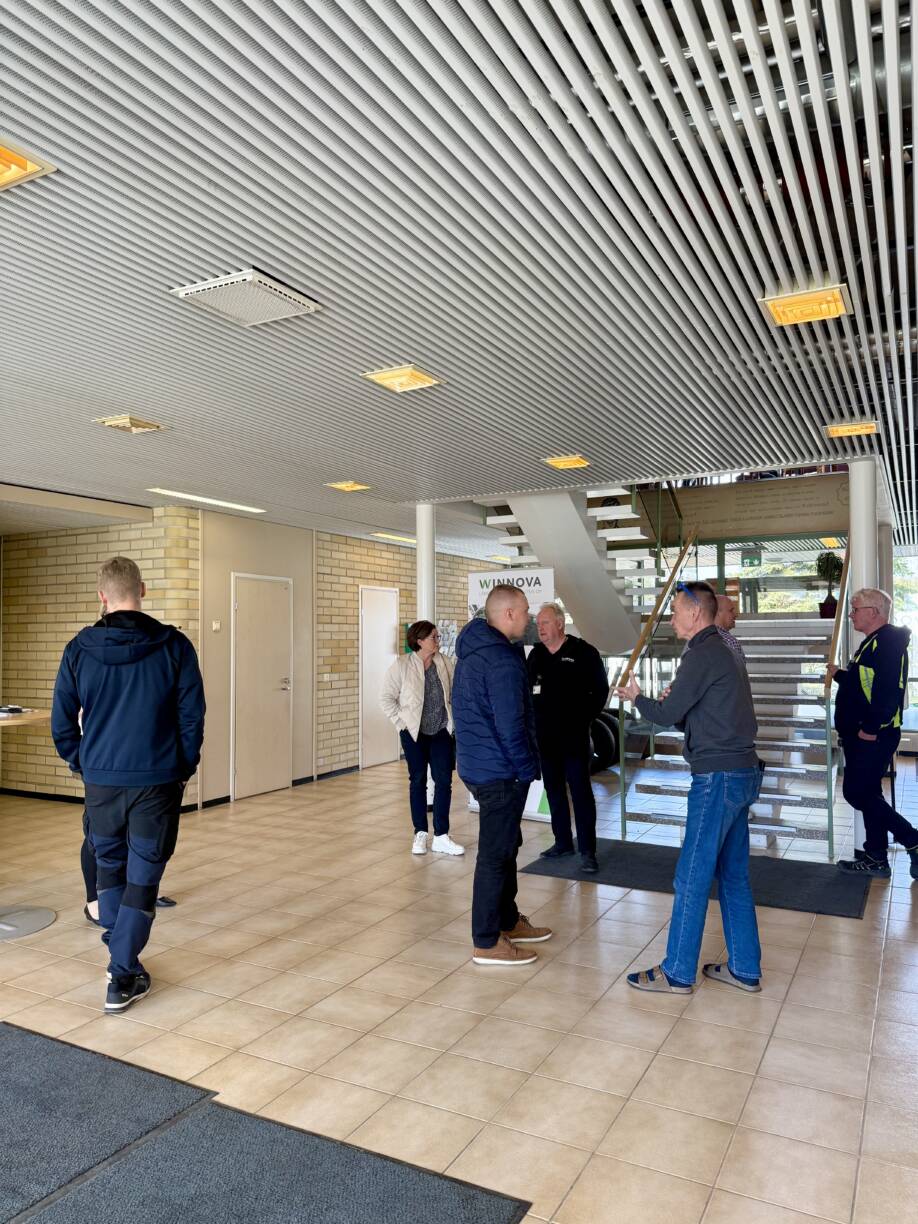 Kuljetusalan työelämäfoorumin vieraita Ulasoorin aulassa.